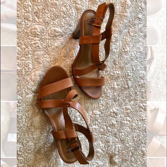 Clark’s Tan/Camel Dressy Leather Sandals - Wide - Picture 4 of 10